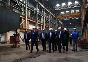 Глава региона и руководитель Росморречфлота ознакомились с ходом строительства земснарядов на заводе "Лотос"